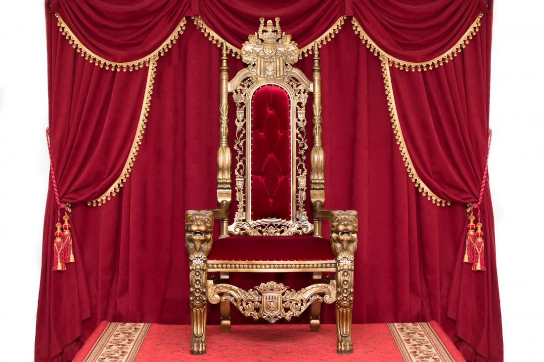 Kdo bi danes sedel na britanskem prestolu, če kralj Edward VIII. ne bi odstopil zaradi ljubezni
