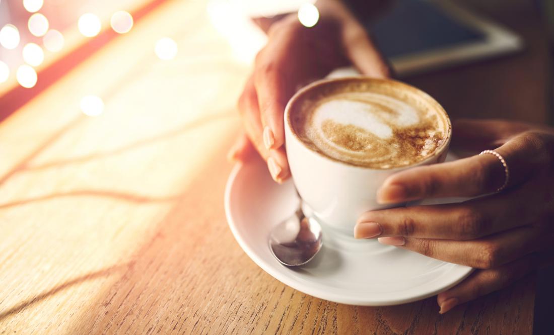 Kaj se zgodi, če med prebolevanjem gripe ali prehlada pijemo kavo