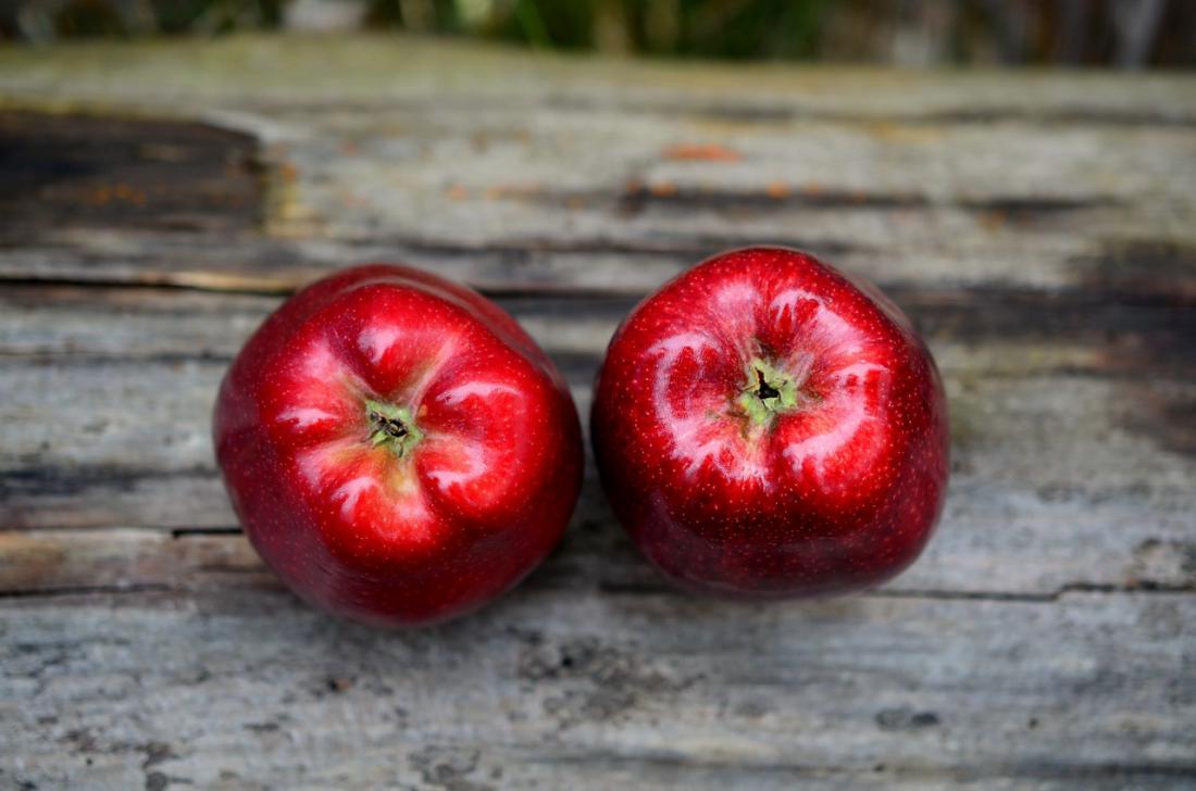 jabolko_apple-red-red-apple-fruit.jpg