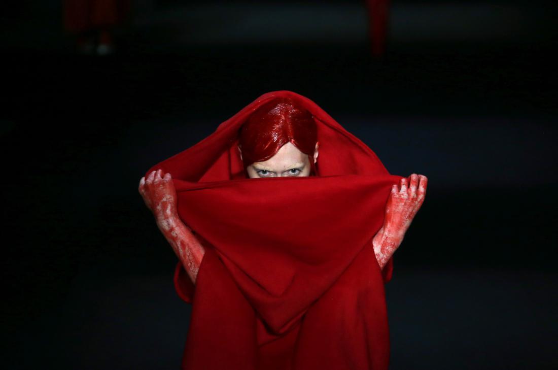 Kitajski teden mode je v Pekingu sklenil oblikovalec Hu Sheguang.