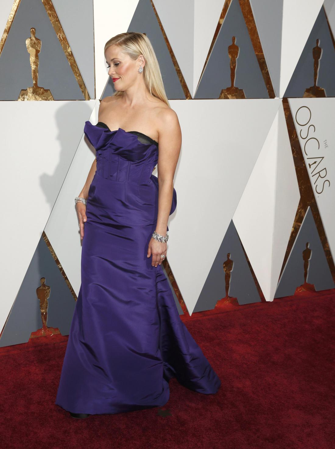 Modni minus: Reese Witherspoon v Oscar de la Renta.