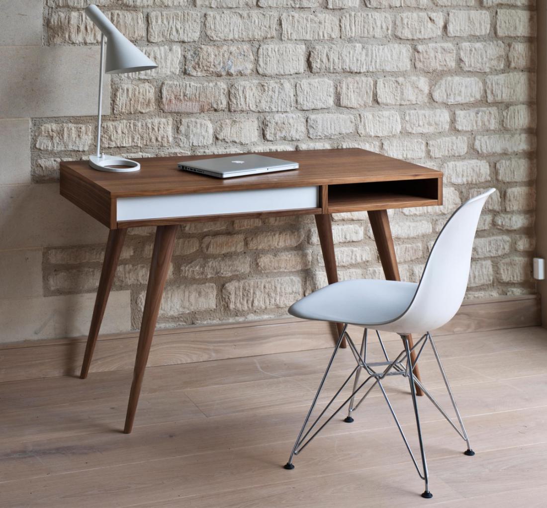 Preprost dizajn s pridihom 60. let in današnjega navdušenja nad minimalizmom je združen v mizi Celine oblikovalke Nazanin Kamali. Miza je povsem nemoteča in se v prostor lepo vkomponira.