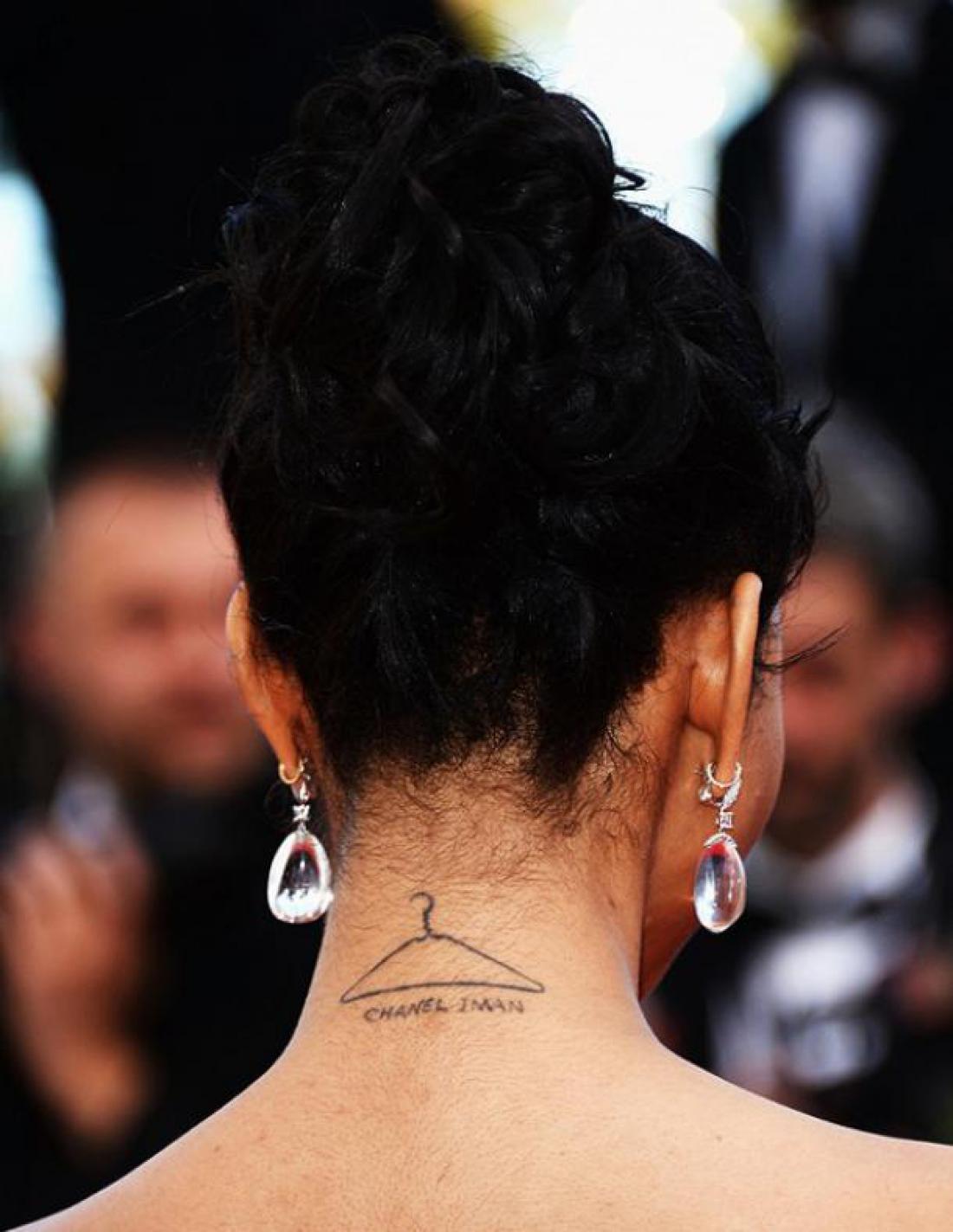 Manekenka Chanel Iman si je tetovirala obešalnik.