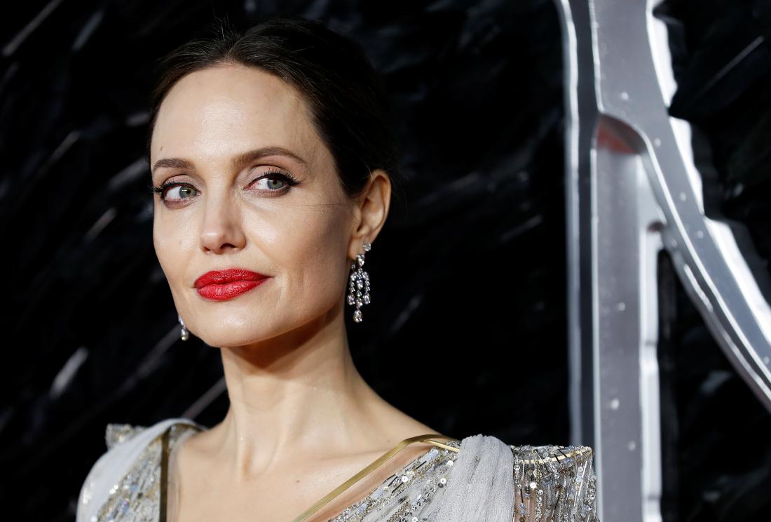 Angelina Jolie:  Brad naj plača za vse, kar je storil