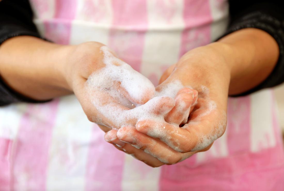 Kaj se bo zgodilo, če boste roke umivali z detergentom za posodo