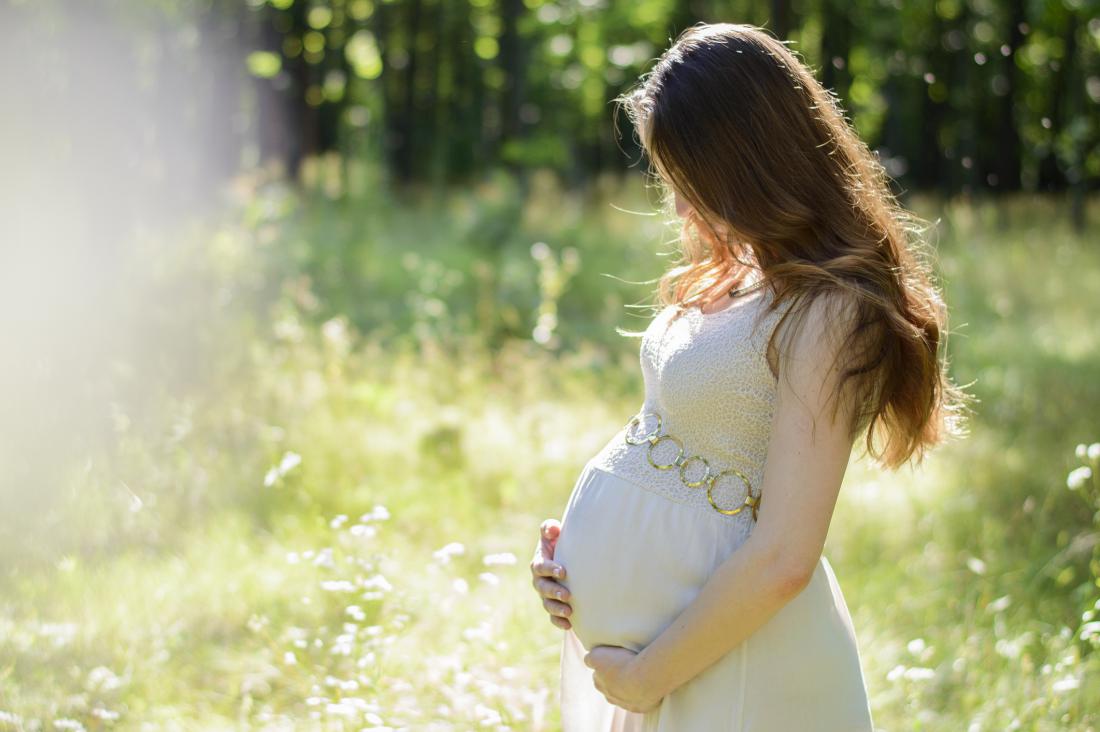 Osem nasvetov, s katerimi bo nosečnost poleti prijetnejša 