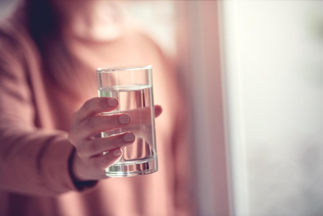Kaj se bo zgodilo, če boste vsako jutro popili kozarec vode