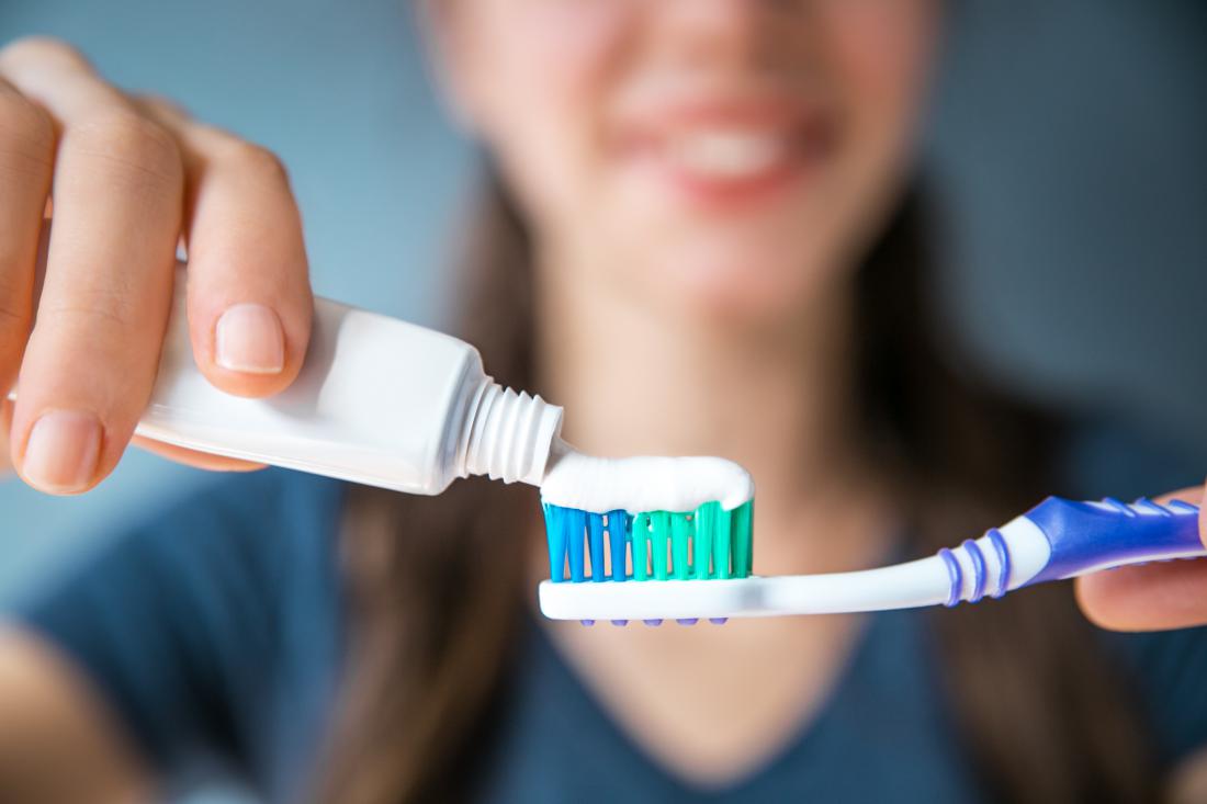 Koliko zobne paste v resnici potrebujete za čiste zobe (pojasnjuje stomatolog)