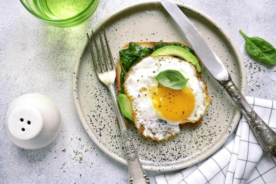 Jajca in prva pomladna zelenjava: Trije odlični recepti za jajčne jedi 