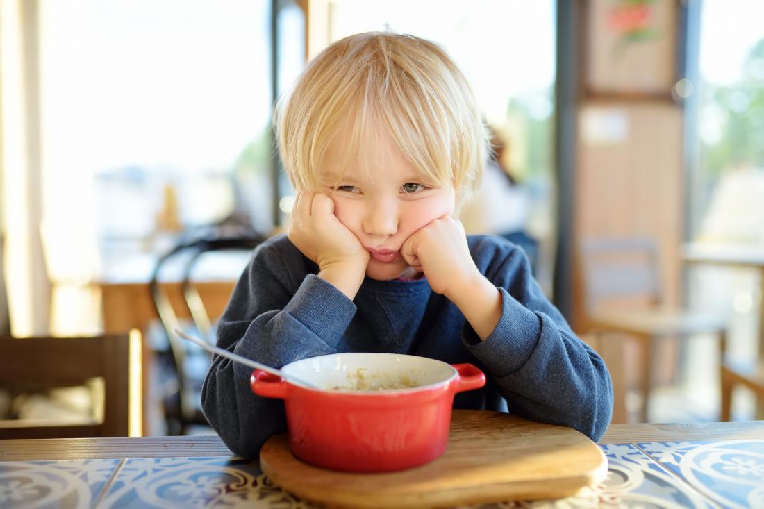Neješči otroci: Kako vemo, ali otrok res poje premalo (odgovarja pediatrinja)
