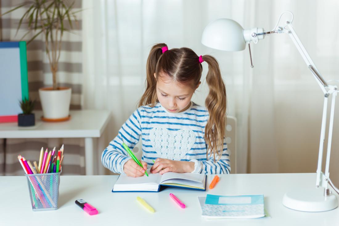 Ustvarjamo z otroki: Pripomočki za pisalno mizo