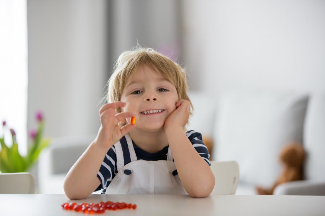 Zdravnica, na pomoč: Ali otroku dodajati vitamine v obliki prehranskih dodatkov?