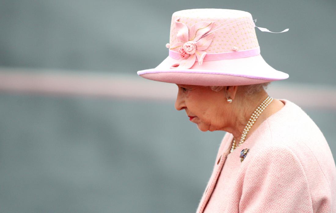 Najnovejši nakup kraljice Elizabete še poglobil dvom v njeno zdravje