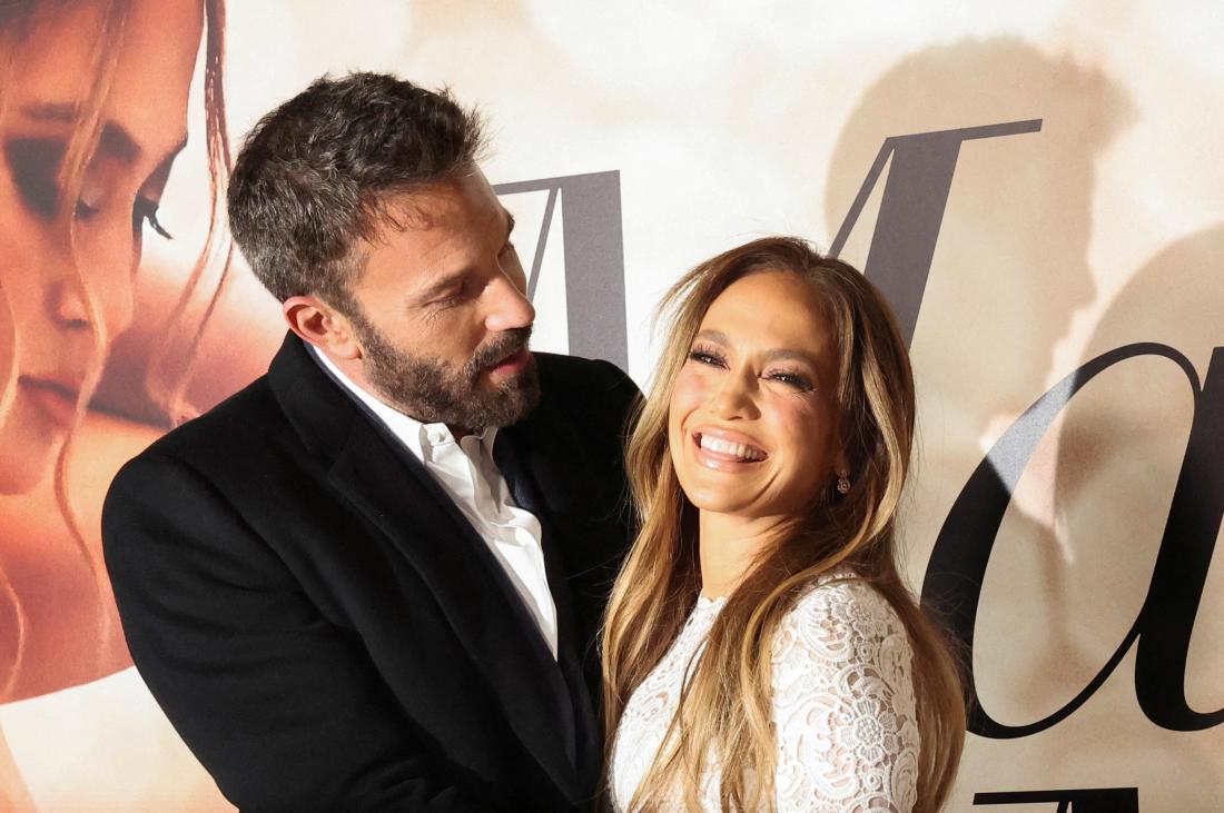 Jennifer Lopez in Ben Affleck sta poročena (in to so podrobnosti s poroke!)
