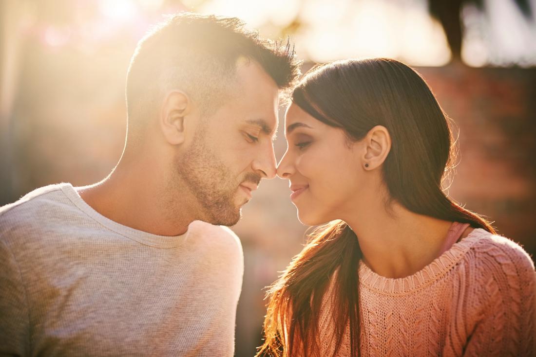 Terapevti razkrivajo 10 jasnih znakov zdrave zveze 