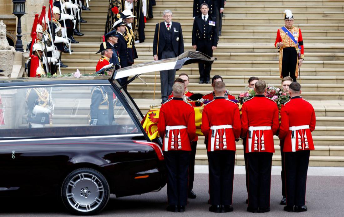 Na dan prišel srce parajoč prizor s pogreba kraljice Elizabete II.
