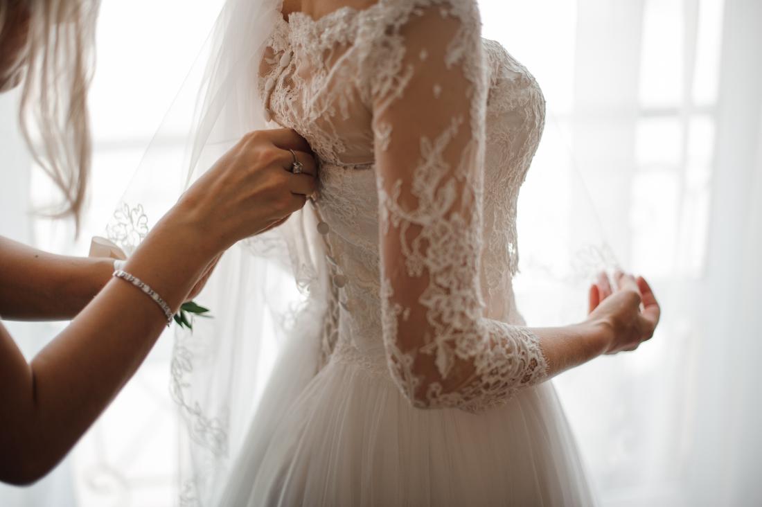 Poročne obleke: Toliko je treba plačati za nakup ali izposojo