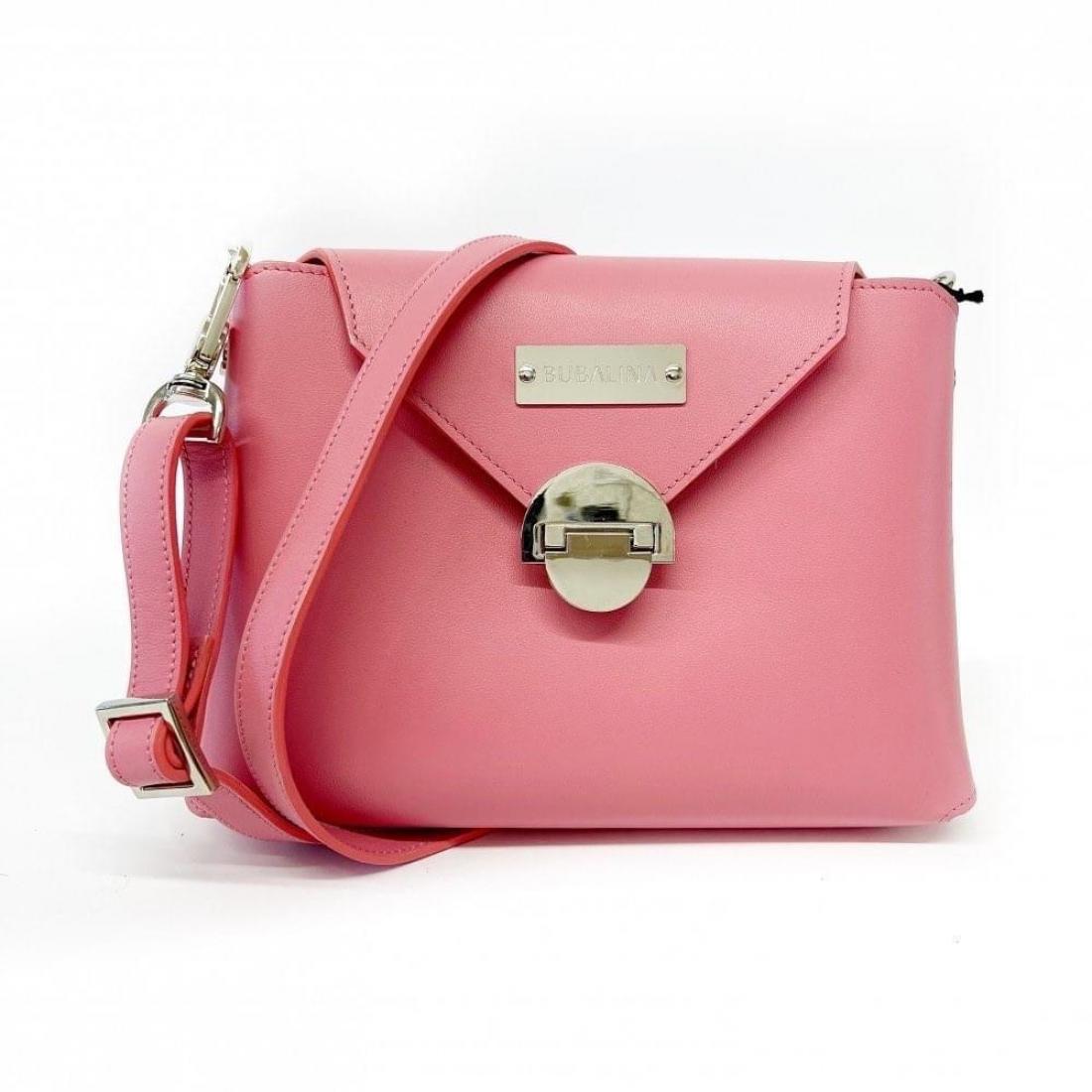 Ena izmed najbolj popularnih in prodajanih torbic je model Brina. 