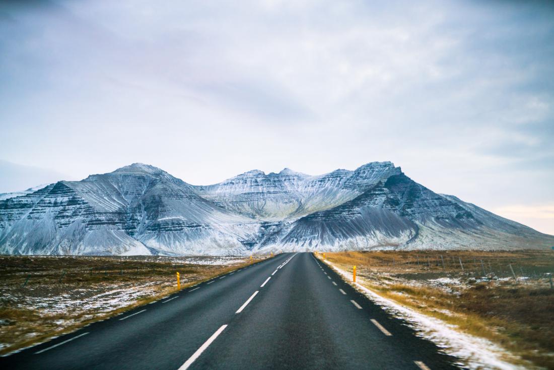 Route 1 ali Ring Road (Hringvegur), državna cesta, ki poteka okoli Islandije in povezuje večino naseljenih delov države.