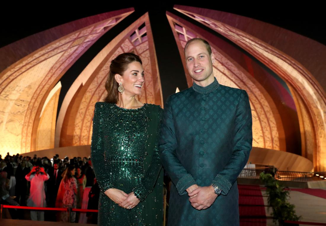 Kate in William v Pakistanu. S sklenjenimi rokami. Foto: Reutera