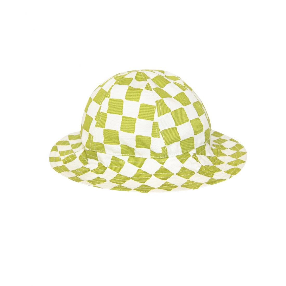 Platneni klobuki so obvezen del poletne garderobe modnih sladokusk. Foto: Holiday the Label