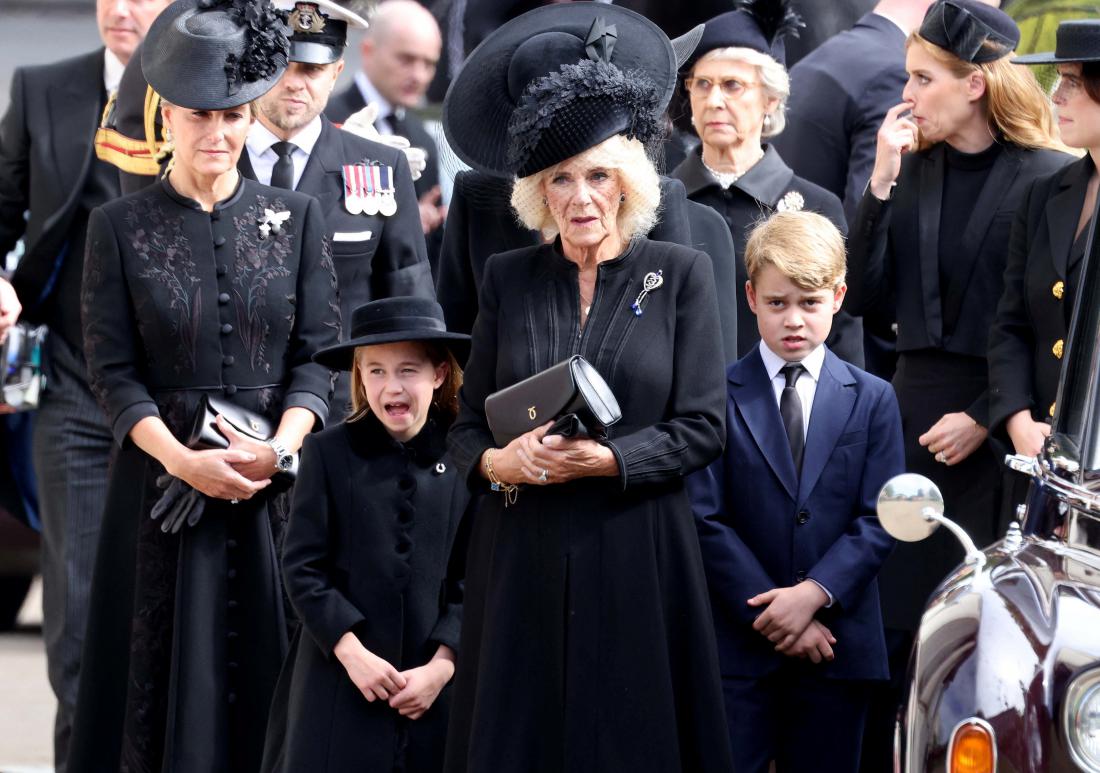 Kraljica soproga Camilla noče nositi sporne krone