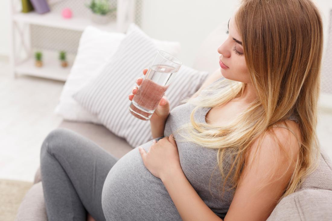 Najboljša pijača med nosečnostjo je voda.