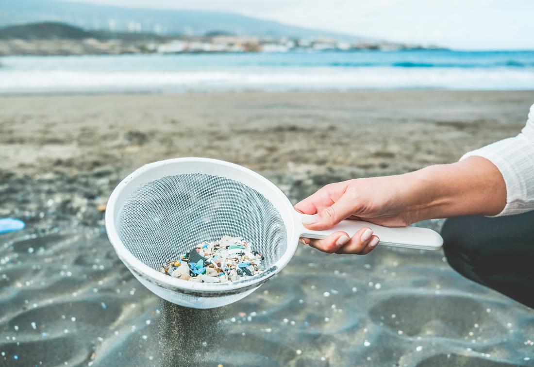 Mikroplastika že spreminja biotsko življenje v morjih. Kakšen vpliv bo imela na človeka, še ni znano. Foto: DisobeyArt, Getty Images