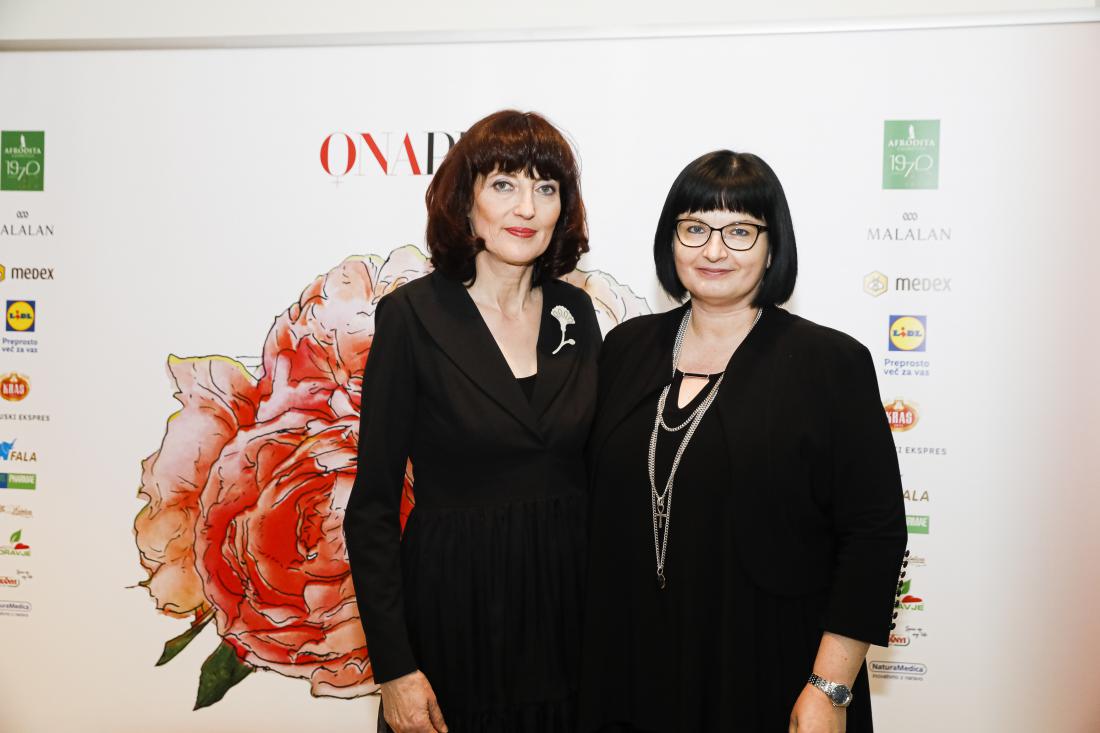 Odgovorna urednica revije Ona in Onaplus Sabina Obolnar ter Nataša Luša, glavna direktorica Dela. 