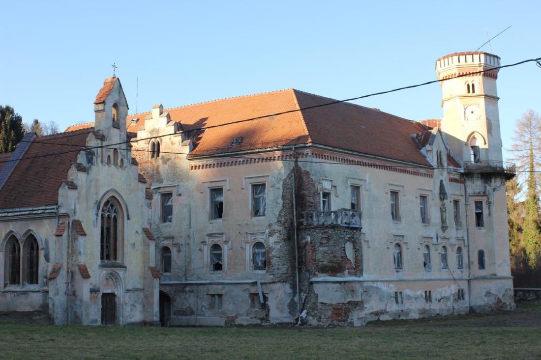 Slivniški grad, eden najlepših historičnih dvorcev v Sloveniji, čaka na boljše čase.