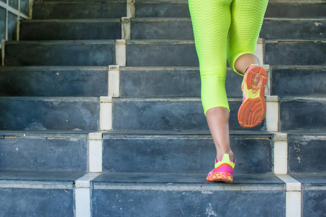 Če pogosto trpite zaradi bolečin v križu, hoja po stopnicah ni najboljša vadba.  Foto: Nanci Santos/Gettyimages